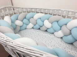 Tour De Lit Tressé 4 Grains Jersey De Coton Blanc Gris Et Babyblue