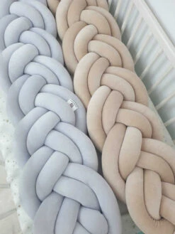 Double Tour De Lit Tressé Velours Latte -GribouilleTa Chambre Soldes Magasin file 217