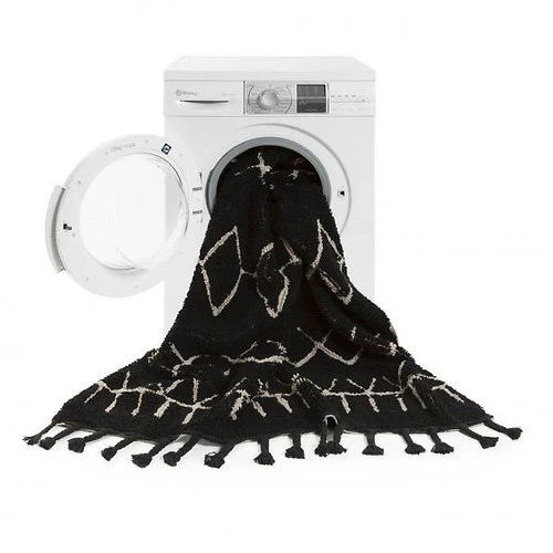 Tapis Lavable Noir Motifs Géometriques Blanc Berbere Lorena Canals 140x200 7 Tapis Lavable Noir Motifs Géometriques Blanc Berbere Lorena Canals 140x200 – Image 5