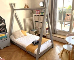 Lit Tipi De La Tribu CheYenne Avec Sommier