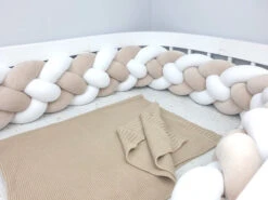 Tour De Lit Tressé 4 Grains Velours Latte Et Blanc